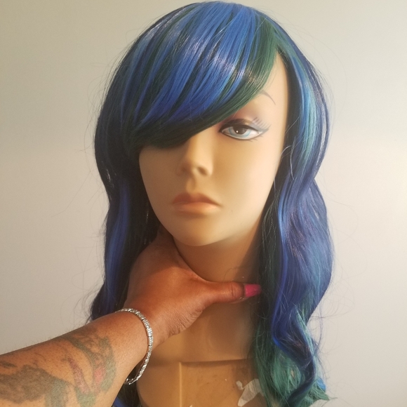 Wig - Picture 2 of 4